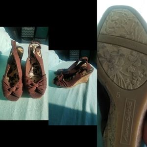 Brown wedge